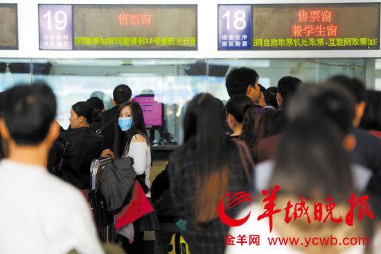 2015年春運(yùn),“囤票”不再是黃牛的專屬行為,普通乘客也開始加入其中。