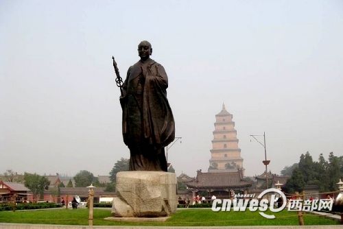 樹立于大雁塔前的唐玄奘像,他是中印兩國悠久交流史的代表人物。 樹立于大雁塔前的唐玄奘像,他是中印兩國悠久交流史的代表人物。