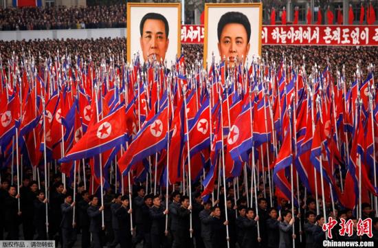 4月20日，包括軍人、公務(wù)員與平壤市民在內(nèi)的朝鮮各界民眾在金日成廣場集會，譴責(zé)并發(fā)誓要“消滅”韓國李