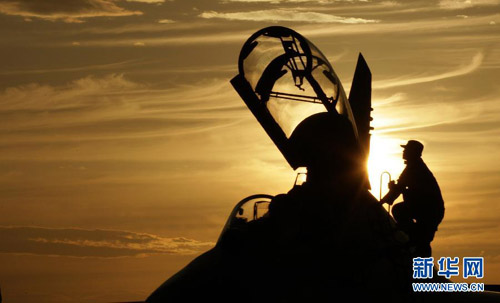 中國空軍在西北戈壁展開多機(jī)種聯(lián)合夜間對(duì)抗 中國空軍在西北戈壁展開多機(jī)種聯(lián)合夜間對(duì)抗