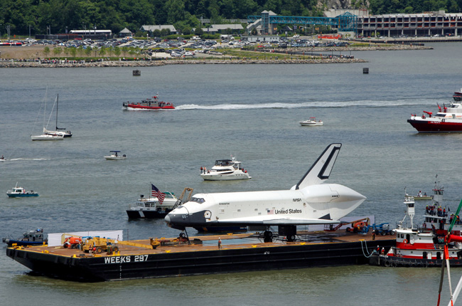 “企業”號航天飛機被運往“無畏”號航空母艦(資料圖) “企業”號航天飛機被運往“無畏”號航空母艦(資料圖)