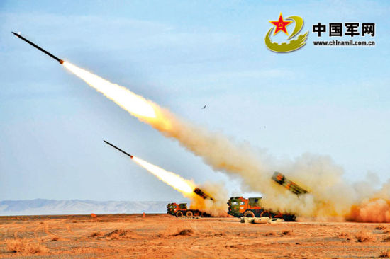 某新型火箭炮實施精確打擊。劉文峰攝