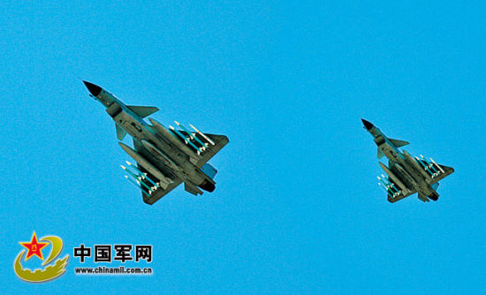 戰機升空開展對抗訓練。肖燕錦攝