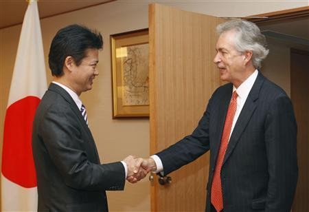 10月15日上午，日本外相玄葉光一郎與到訪的美國常務助理國務卿伯恩斯在日外務省舉行了會談。