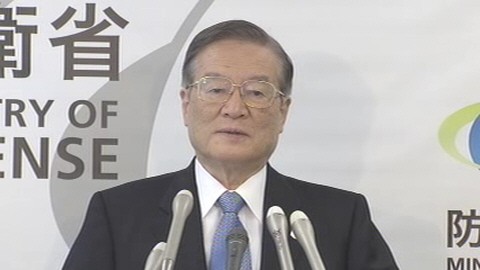 日本防衛省森本敏16日上午出席記者會。 日本防衛省森本敏16日上午出席記者會。