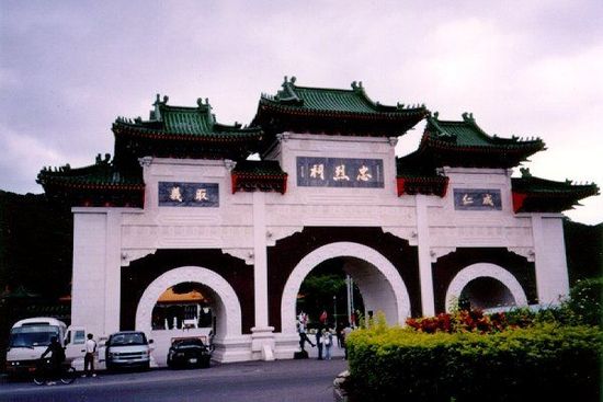 位于臺北的忠烈祠供奉著從孫中山革命，到抗日戰(zhàn)爭，解放戰(zhàn)爭所有陣亡國民黨士兵的靈位。