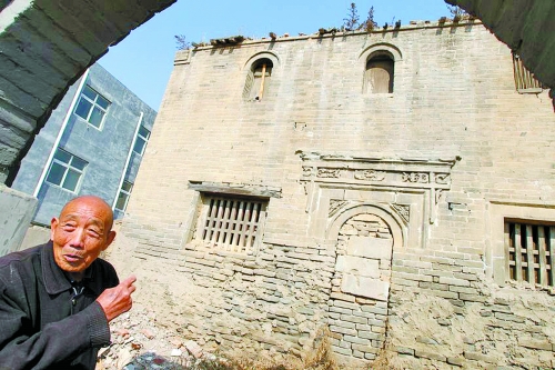 為保護古民宅，鄭州北四環繞開5米