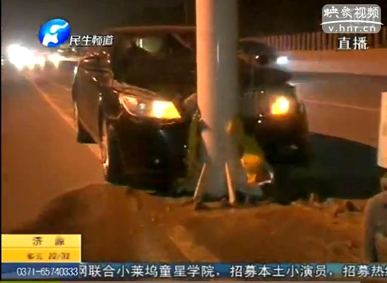 鄭州西三環(huán)隔離墩再被撞