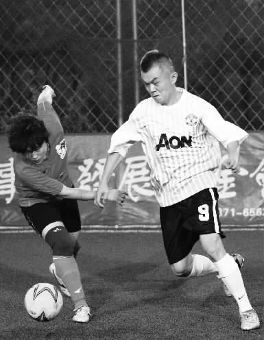 跟男人踢球，鏗鏘玫瑰們早已習慣