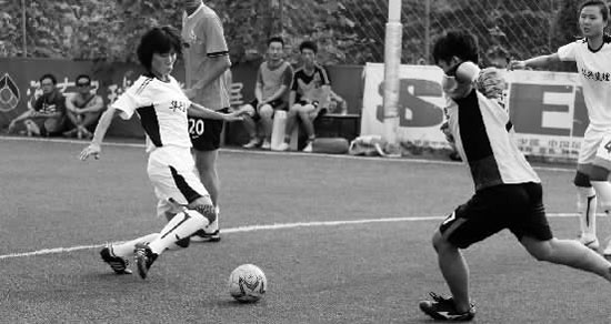 由中國女足曾經(jīng)的后防大將范運杰領(lǐng)銜的運之杰足球俱樂部，本場比賽可謂秀足高超腳法