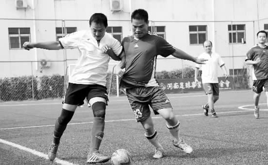 為了爭奪小組頭名，天行健和領(lǐng)航置業(yè)踢得異常激烈