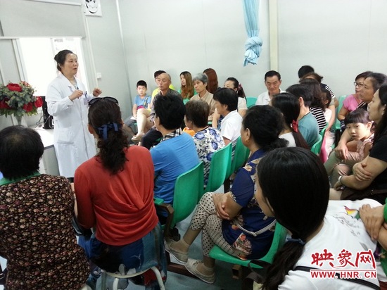 聽眾們過來做冬病夏治——貼三伏貼現場