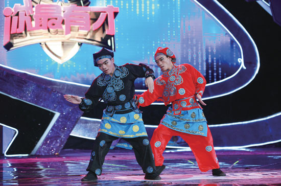 謝氏兄弟自創穿戲服跳街舞