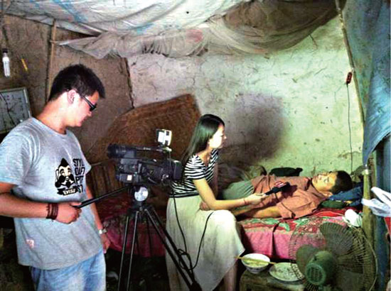 公共頻道《河南好人》記者在外采訪 公共頻道《河南好人》記者在外采訪