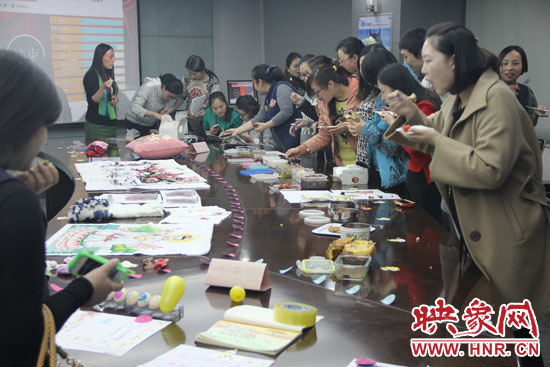 比賽現(xiàn)場熱鬧非凡,各位女神競相展示自己的作品 比賽現(xiàn)場熱鬧非凡,各位女神競相展示自己的作品