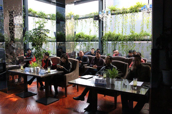 《創業星工廠》第二季海選現場，評委們認真聽取創業者的項目介紹