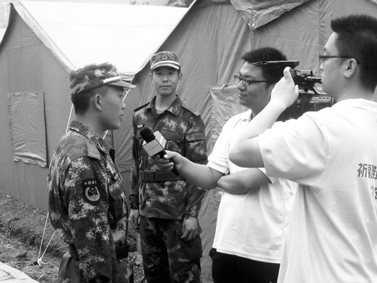 新農(nóng)村頻道記者在雅安采訪 新農(nóng)村頻道記者在雅安采訪