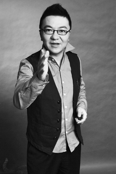 《最前線》由董路這個(gè)主持界的“雜家”擔(dān)綱主持 《最前線》由董路這個(gè)主持界的“雜家”擔(dān)綱主持