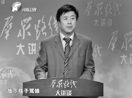 張志明講解群眾為什么“拿起筷子吃肉,放下筷子罵娘” 張志明講解群眾為什么“拿起筷子吃肉,放下筷子罵娘”