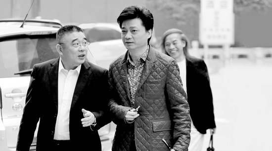 錢文忠（左）、小崔、蔡志忠（后）三位大咖步入錄制現場