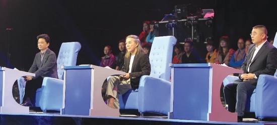 節(jié)目中，崔永元、蔡志忠、錢文忠 由左至右 三為成語先生妙語不斷