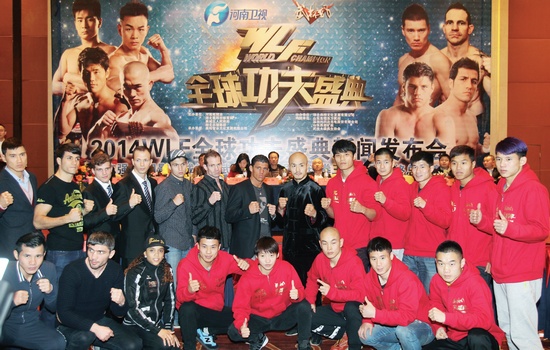 新聞發(fā)布會上，中外選手齊聚一堂。