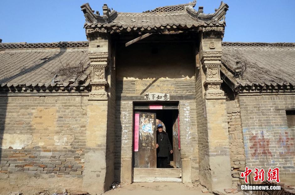 河南百年老宅被限期拆除 老人哭泣“有責無權” 河南百年老宅被限期拆除 老人哭泣“有責無權”