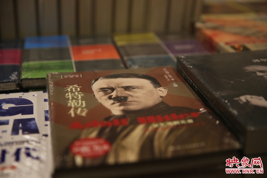 書店內(nèi)的書。 書店內(nèi)的書。