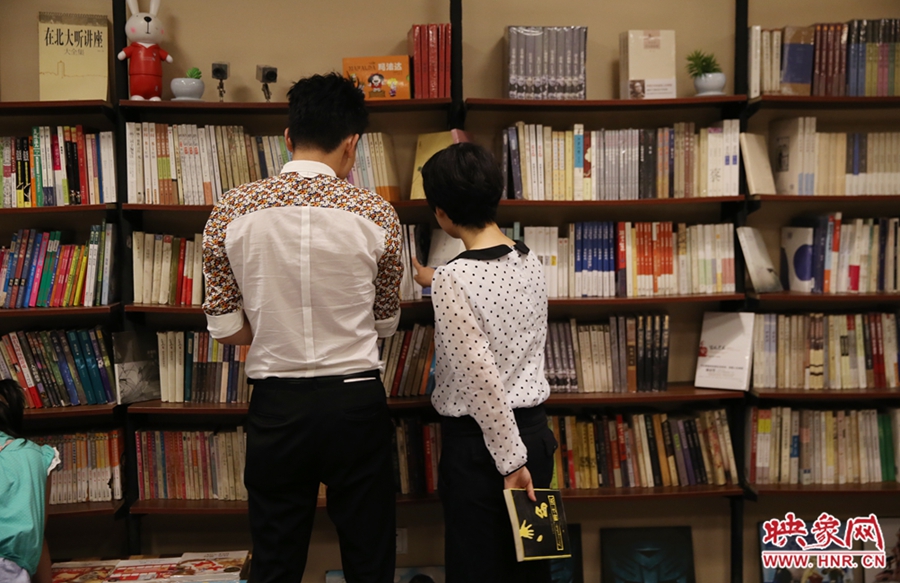 看書的人。 看書的人。