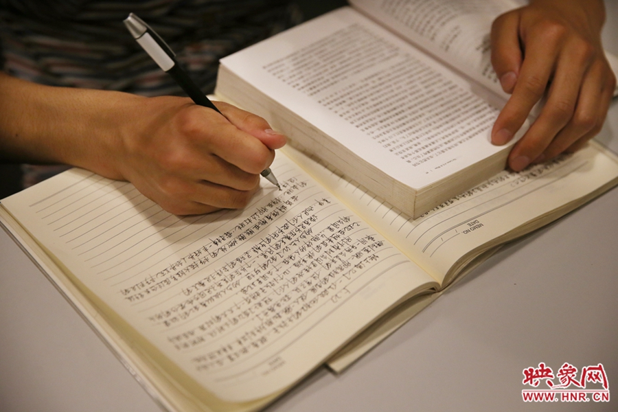 看書的人。 看書的人。