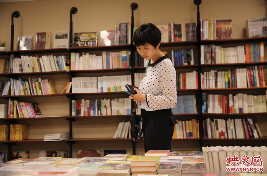 看書的人。 看書的人。