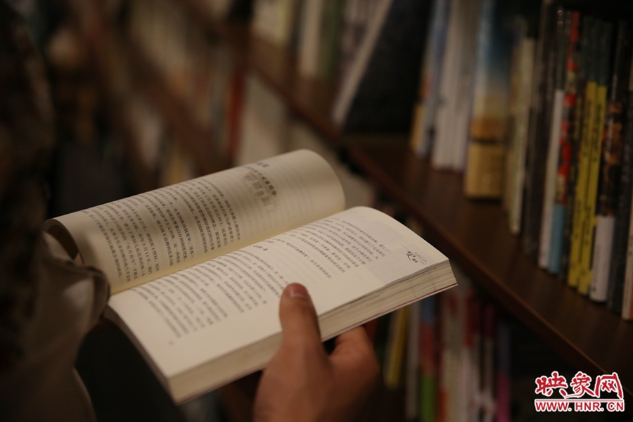 看書的人。 看書的人。