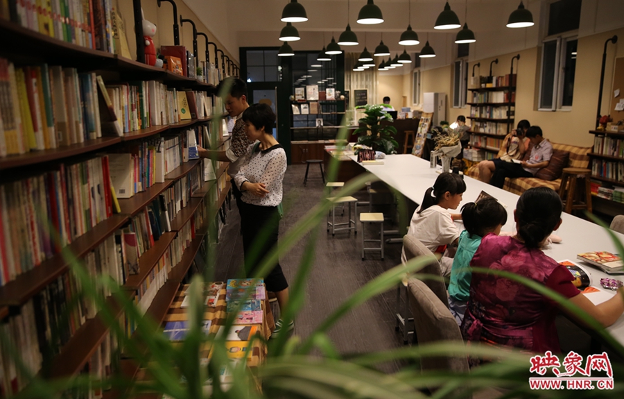 看書的人。 看書的人。