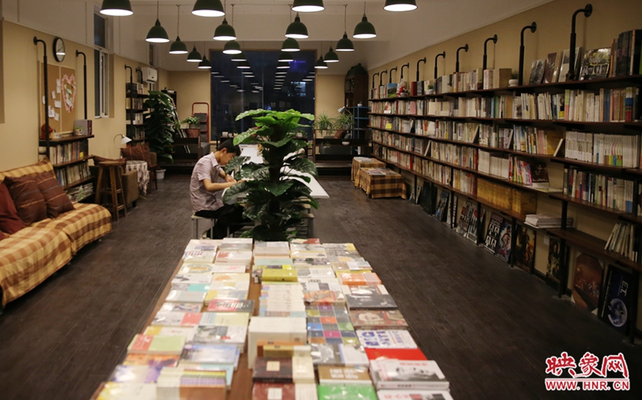 看書的人。 看書的人。