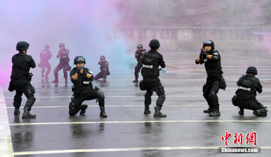 四川達州反恐演練 四川達州反恐演練