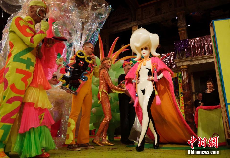 另類(lèi)世界小姐大賽舉行 選手奇葩造型雷爆眼球