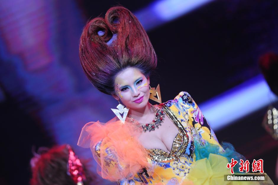 深圳首屆美發節開幕 模特奇特發型吸睛