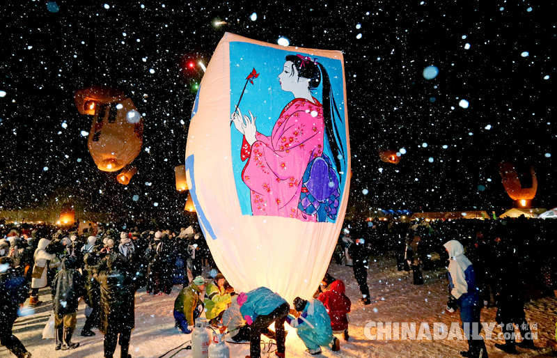 日本仙北市舉行傳統“放天燈”活動 民眾冒雪參加 日本仙北市舉行傳統“放天燈”活動 民眾冒雪參加