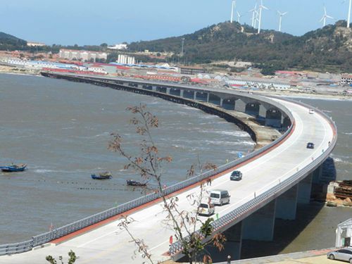 山東首座海島跨海大橋建成通車。（資料圖）