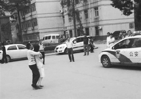 武漢大學生劫持女醫生續：事前失戀 被索賠30萬為謠言